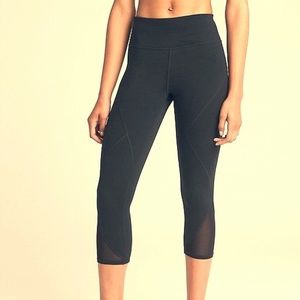 GapFit gfast mid rise capris